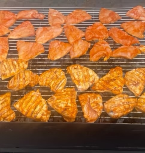 Verschillende vleessoorten voor de BBQ-formule van Kimenoli