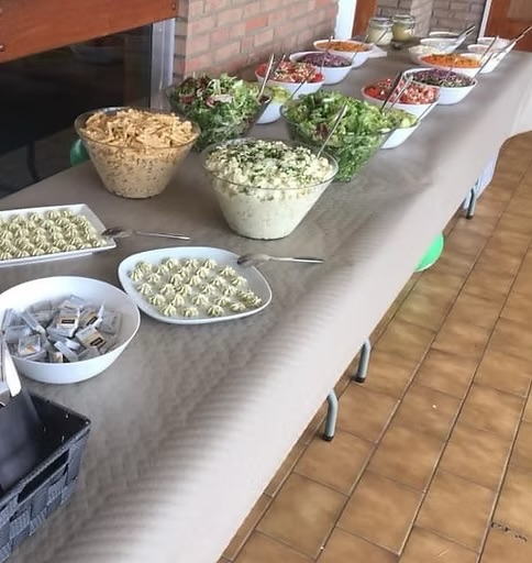 Koude groenten en salades bij het koud-warm buffet van Kimenoli